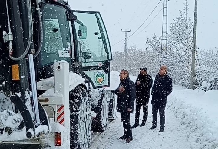 Başkan Kazgan Karla Mücadele Çalışmalarını Denetledi