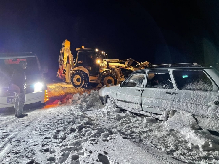 Karda Mahsur Kalan Biri Çocuk 4 Kişiye İhlas Haber Ajansı Ulaştı