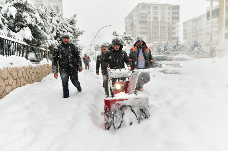 Yeşilyurt’ta Kar Seferberliği