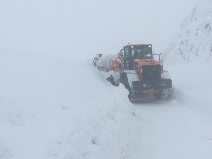 Adıyaman- Malatya Karayolunda Yol Açma Çalışması Devam Ediyor