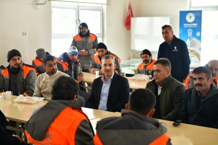 Çınar, Temizlik Personellerine Teşekkür Ziyaretinde Bulundu