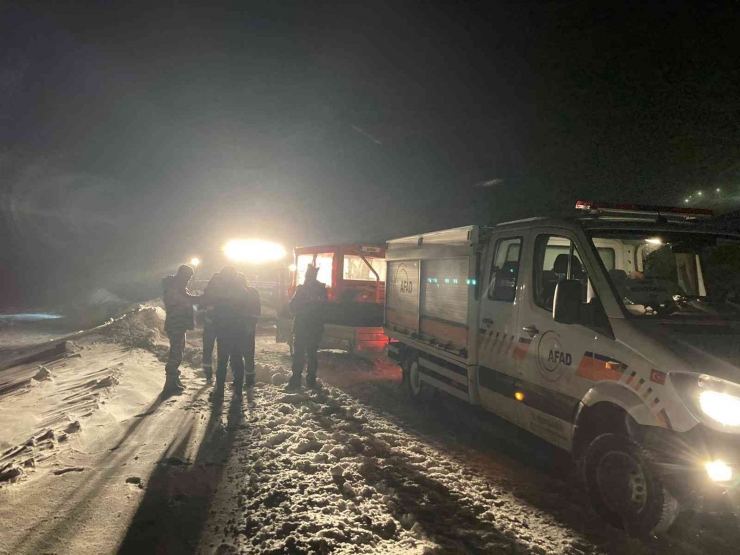 Yoğun Tipide Mahsur Kalan Dicle Elektrik Ekibini Askerler Ve Afad Kurtardı