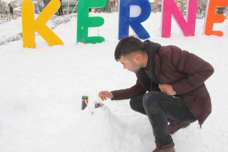 Malatya’da Gençler Karlı Pekmezinin Tadını Çıkardı