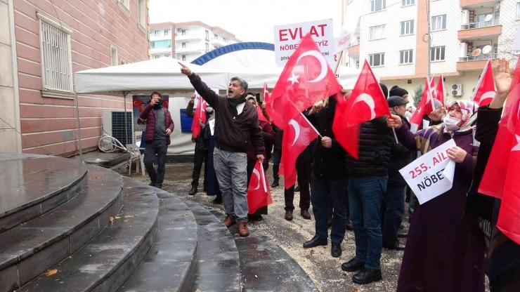 Yunanistan’da Kaçırılan Oğlu İçin Evlat Nöbetine Katıldı