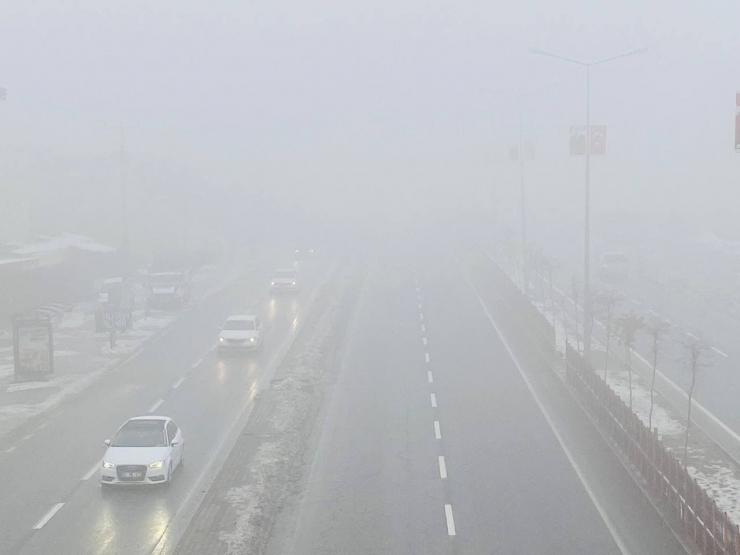 Diyarbakır’da Uçak Seferlerine Sis Engeli Devam Ediyor