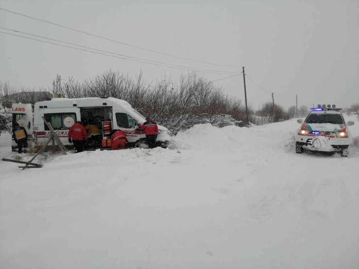 Umke Yolu Kapalı Kırsal Bölgelerdeki Hastalara Bir Bir Ulaşıyor