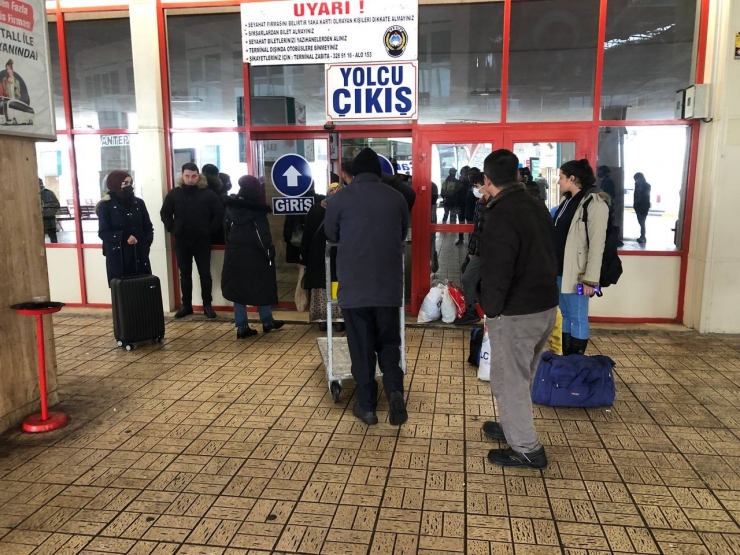 Gaziantep Otogarı Çatı Çökmesi İhtimaline Karşı Boşaltıldı