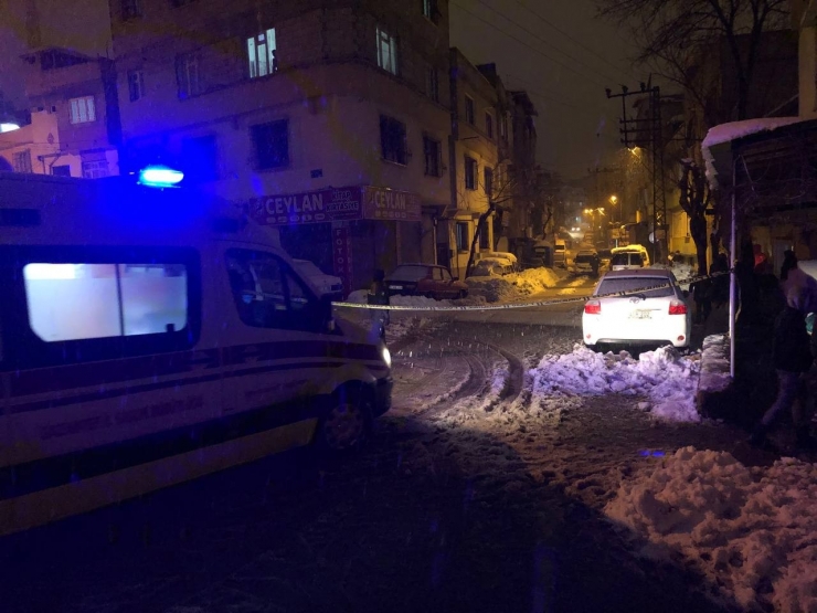 Gaziantep’te Sokak Ortasında Silahlı Saldırı: 2 Yaralı