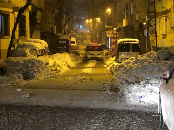 Gaziantep’te Sokak Ortasında Silahlı Saldırı: 2 Yaralı