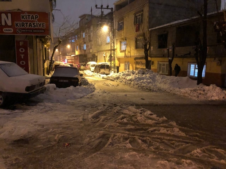 Gaziantep’te Sokak Ortasında Silahlı Saldırı: 2 Yaralı