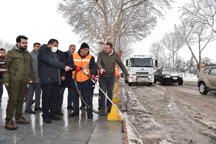 Gürkan, Sahada Çalışan Personellerle Bir Araya Geldi