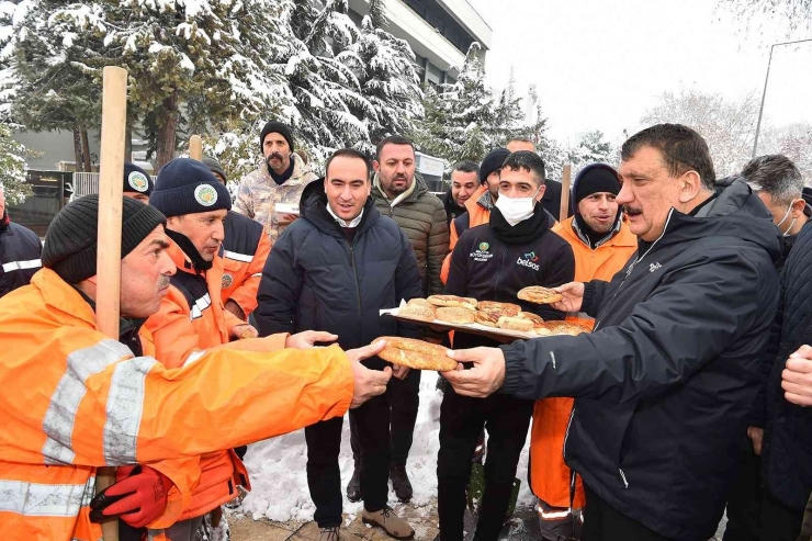 Gürkan, Sahada Çalışan Personellerle Bir Araya Geldi