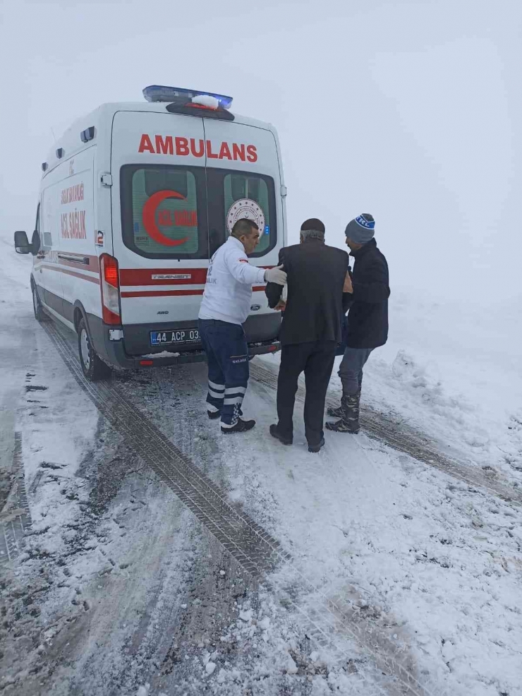 Malatya Büyükşehir Belediyesi Mahsur Kalan Vatandaşların İmdadına Yetişiyor