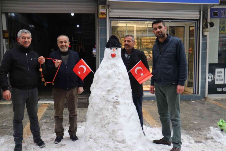 Esnaftan Beşi Bir Yerdeli Kar Sevinci