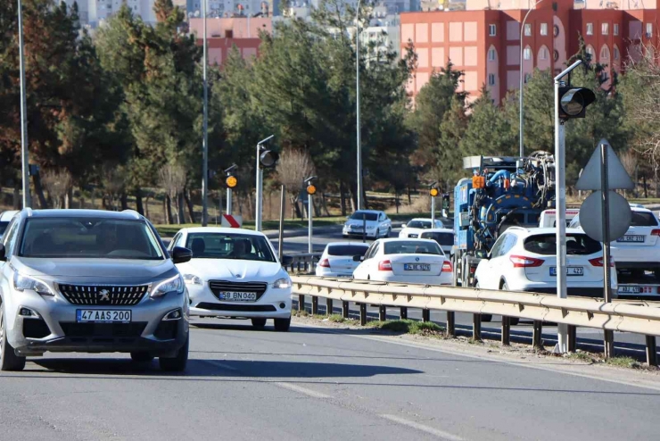 Tehlikeli Virajlara Flaşörlü Önlem