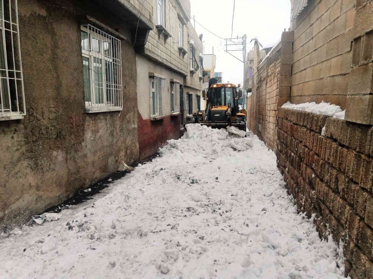 Şehitkamil’de Yoğun Kar Mesaisi Devam Ediyor