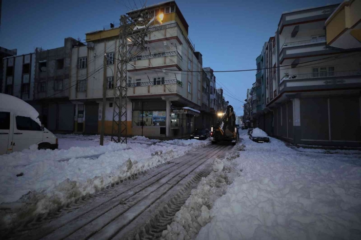 Şehitkamil’de Yoğun Kar Mesaisi Devam Ediyor