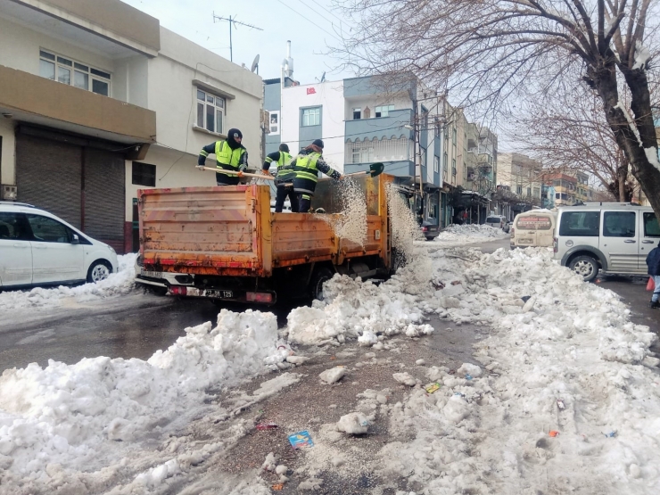 Şehitkamil’de Yoğun Kar Mesaisi Devam Ediyor