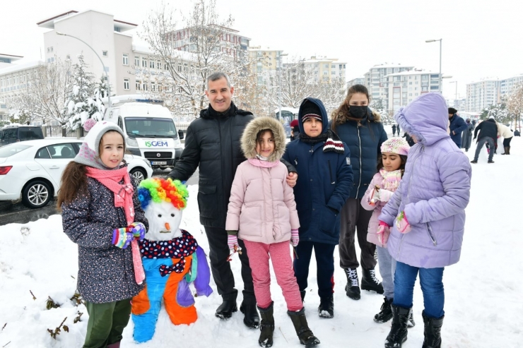 Yeşilyurt’ta Düzenlenen ‘1.kartopu Ve Kardan Adamlar Şenlikleri’ Renkli Anlara Sahne Oldu