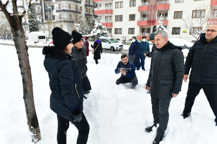 Yeşilyurt’ta Düzenlenen ‘1.kartopu Ve Kardan Adamlar Şenlikleri’ Renkli Anlara Sahne Oldu