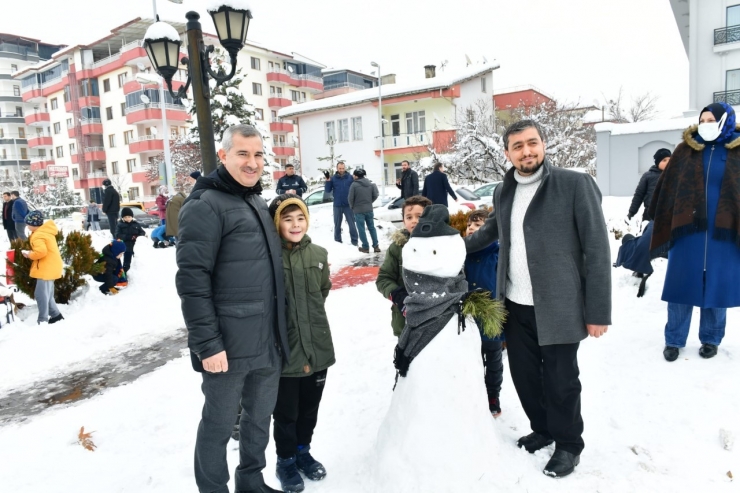 Yeşilyurt’ta Düzenlenen ‘1.kartopu Ve Kardan Adamlar Şenlikleri’ Renkli Anlara Sahne Oldu