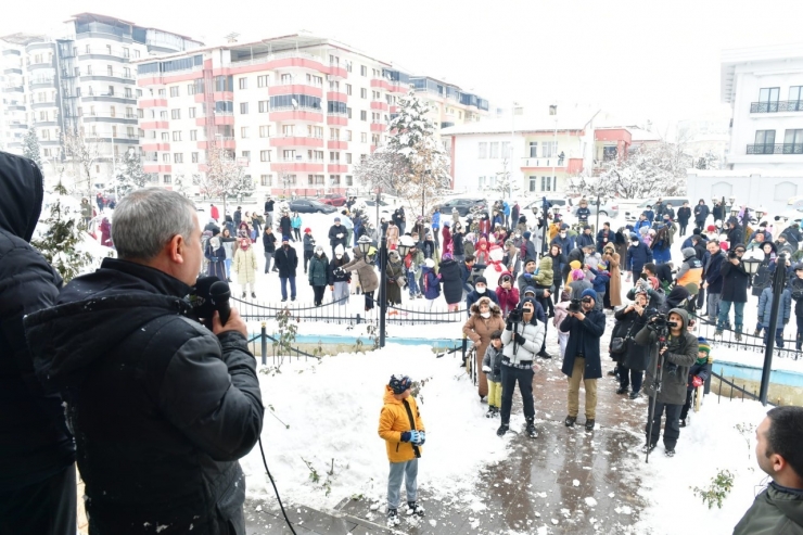 Yeşilyurt’ta Düzenlenen ‘1.kartopu Ve Kardan Adamlar Şenlikleri’ Renkli Anlara Sahne Oldu