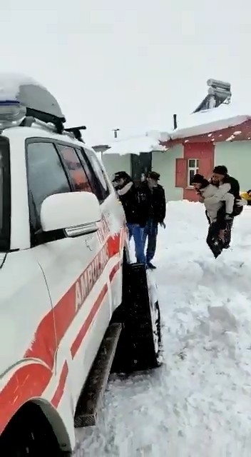 Balta İle Ayağını Kesen Şahsa Paletli Ambulans Ulaştı