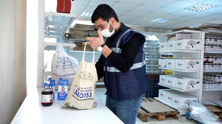 Engelli Ve Yaşlıların Erzak Ve Yiyecek İhtiyacı Kapılarına Kadar Götürüyor