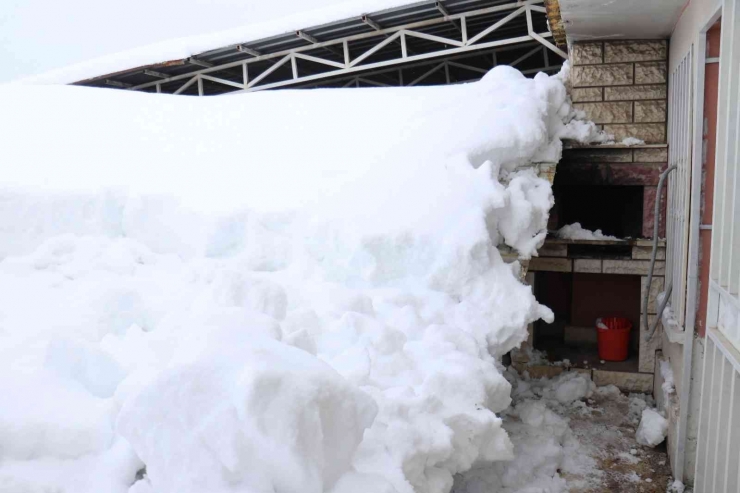 Malatya’da Bir Saat İçerisinde Üç Ayrı Noktada Çatı Çöktü