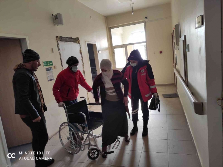 Diyarbakır’da Sağlık Ekipleri, Yoğun Kar Yağışında Vatandaşların İmdadına Koştu