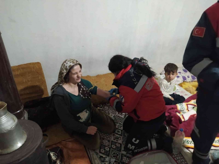 Diyarbakır’da Sağlık Ekipleri, Yoğun Kar Yağışında Vatandaşların İmdadına Koştu