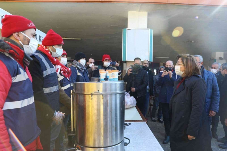 Şahin, Şehirlerarası Otobüs Terminali’ndeki Kar Temizleme Çalışmalarını Yerinde İnceledi