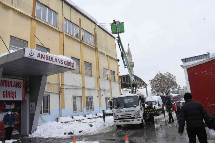 Şahinbey Belediyesi’nden Kamu Binalarına Destek