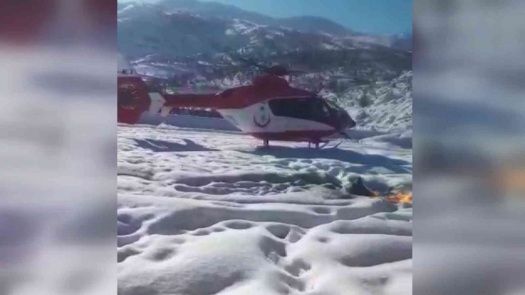 Köylü Vatandaşlar Ambulans Helikopter İçin Dumanla Konum Belirledi