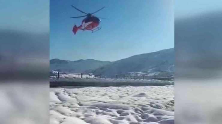 Köylü Vatandaşlar Ambulans Helikopter İçin Dumanla Konum Belirledi