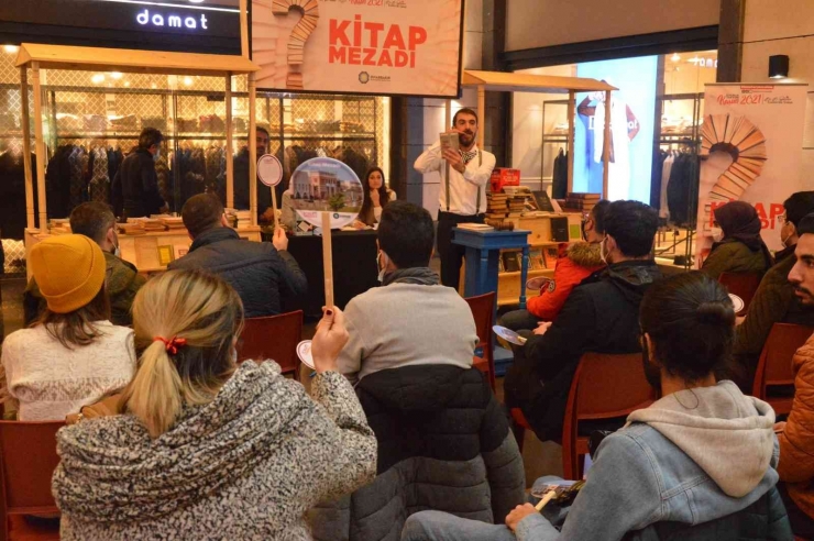 Diyarbakır Büyükşehir Belediyesi’nden Kitap Mezadı