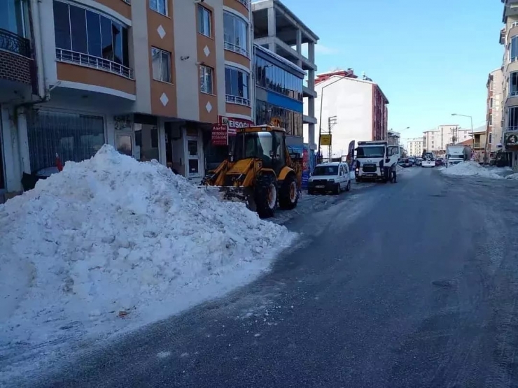 Doğanşehir Belediyesi Karla Mücadeleye Devam Ediyor