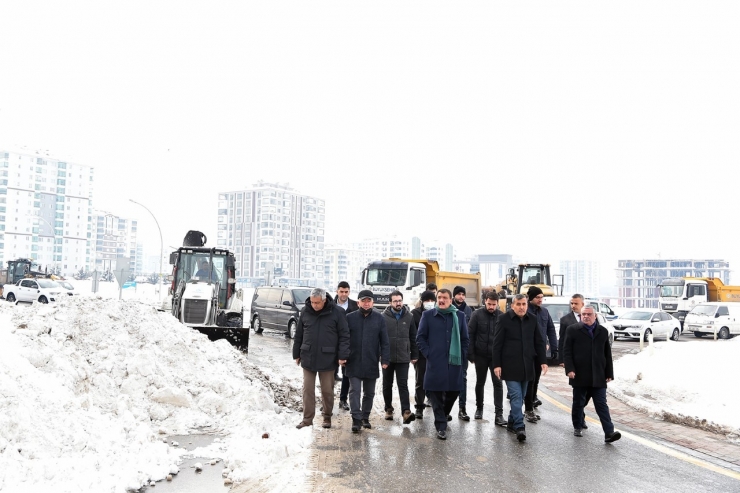 Malatya Büyükşehir Ekipleri Kar Kaldırma Çalışmalarını Hızlandırdı