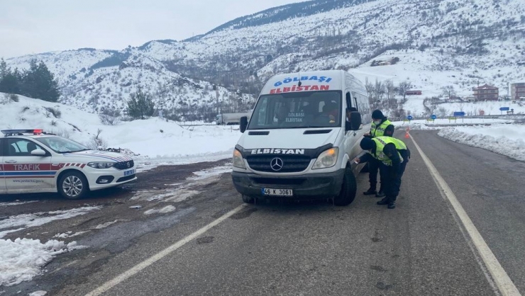 Jandarma Ekiplerinden Kış Lastiği Denetimi