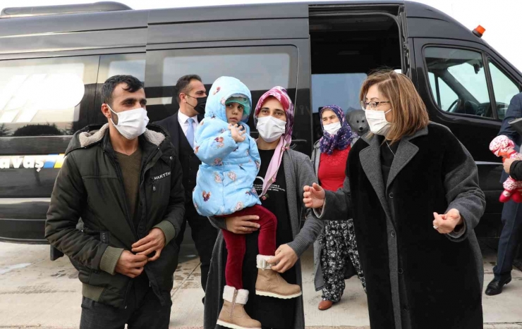 Taburcu Olan Minik Asiye Memleketi Gaziantep’e Döndü