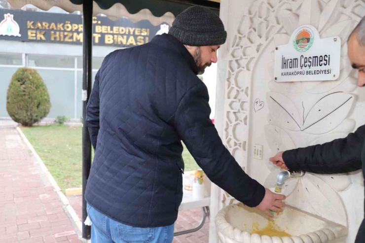 Çeşmeden Vatandaşlar İçin Sıcak Çorba Akıyor