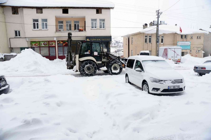 Çelikhan’da Kar Hayatı Olumsuz Etkiliyor