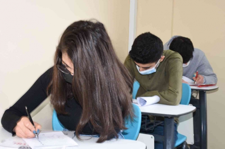 Bilgievi Ve Akademi Lise Öğrencileri Sömestir Tatilini Eğlenerek Öğrenerek Geçiriyor