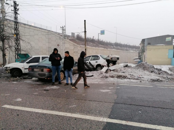 Gaziantep’te Zincirleme Kazalar Trafiği Felç Etti