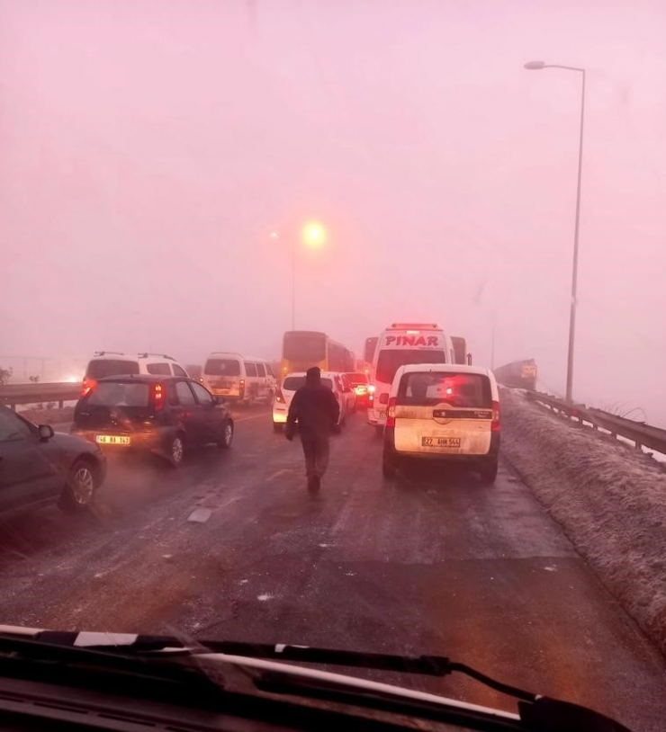 Gaziantep’te Zincirleme Kazalar Trafiği Felç Etti