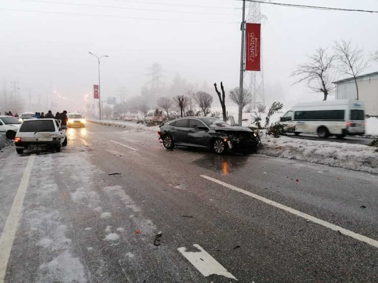 Gaziantep’te Zincirleme Kazalar Trafiği Felç Etti