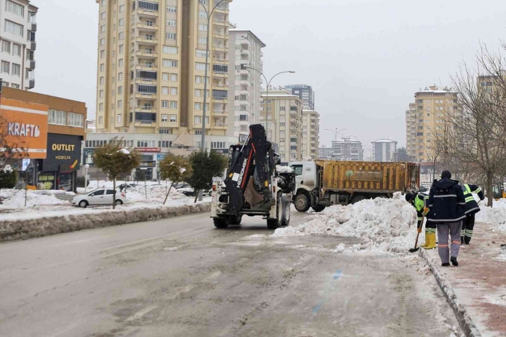 Muhtarlardan Fadıloğlu’na Hizmet Teşekkürü