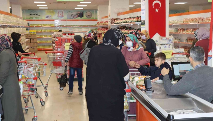 Şanlıurfa’da Her Ay 10 Bin İhtiyaç Sahibi Sosyal Marketten Alışveriş Yapıyor