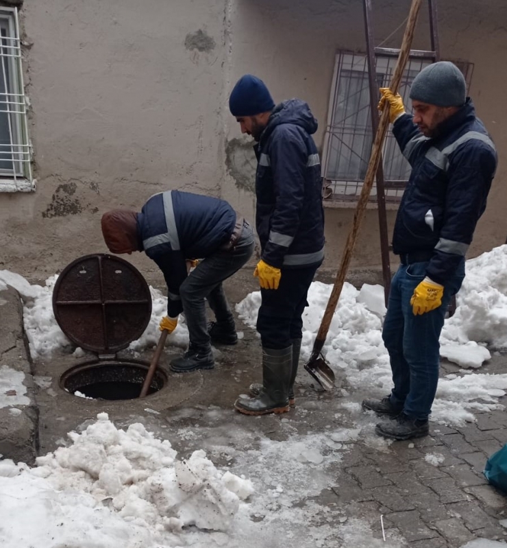 Diski, Kanalizasyonlarda Temizlik Çalışması Başlattı
