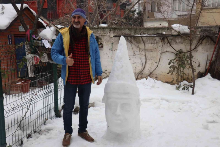 Engelli Eğitmen Yağan Karı Sanata Dönüştürdü